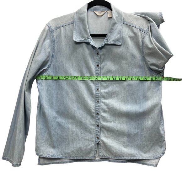 J Jill Blue Light Wash Denim Over-Shirt, Medium, Cotton Chambray Metal Buttons - Picture 7 of 10